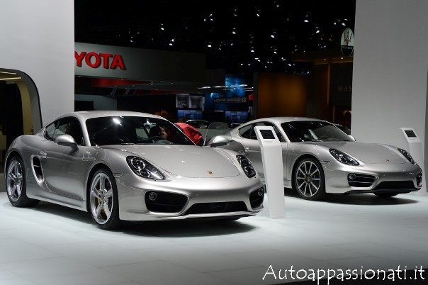 Foto – Porsche Cayman e Cayenne Turbo S al Salone di Detroit 2013