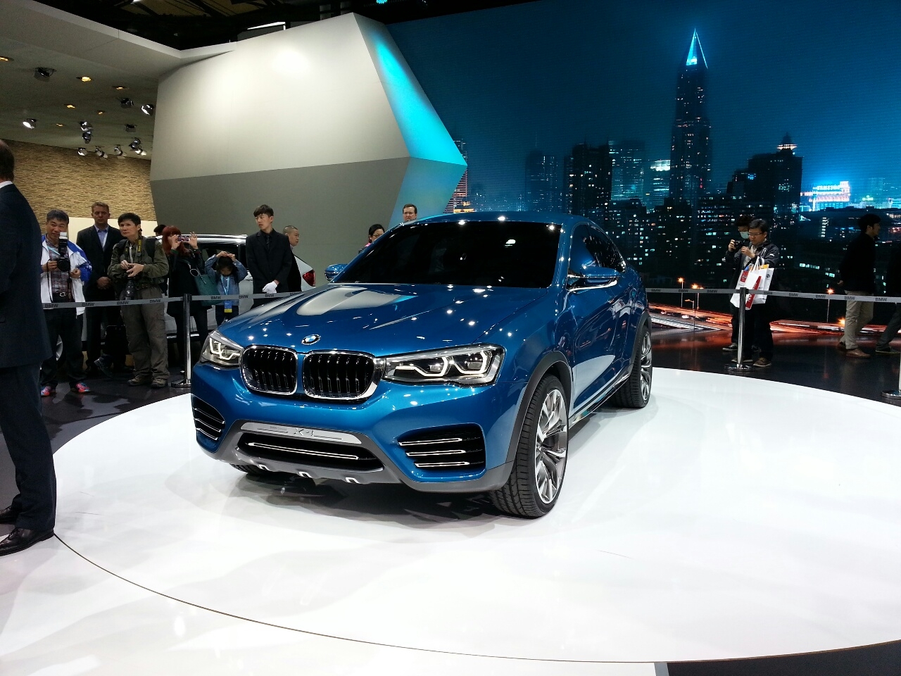 BMW X4 Concept: foto live dal Salone di Shanghai 2013