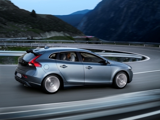 Volvo arricchisce l’offerta per V40