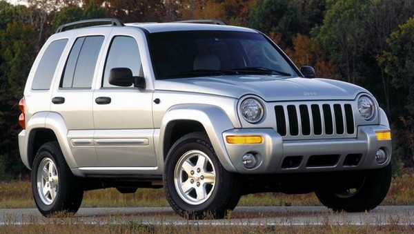 Chrysler rifiuta il richiamo di 2,7 milioni di Jeep per rischio d’incendio