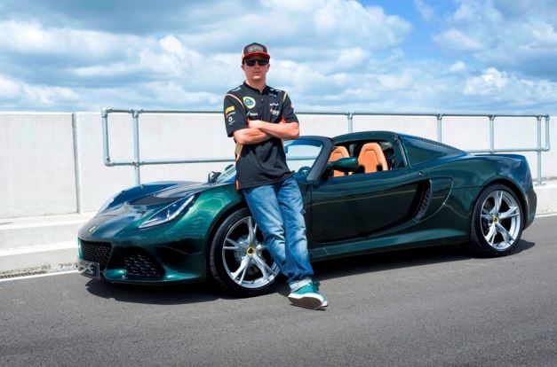 Kimi Räikkönen alla sede Lotus prova la Exige S Roadster