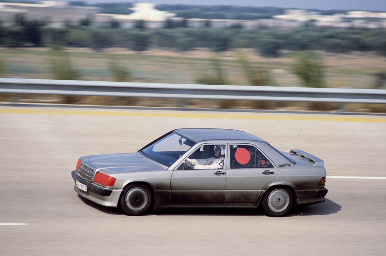 Mercedes-Benz 190 E 2.3-16: a 30 anni dai record di Nardò