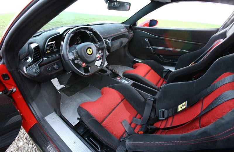Ferrari 458 Speciale veste Alcantara