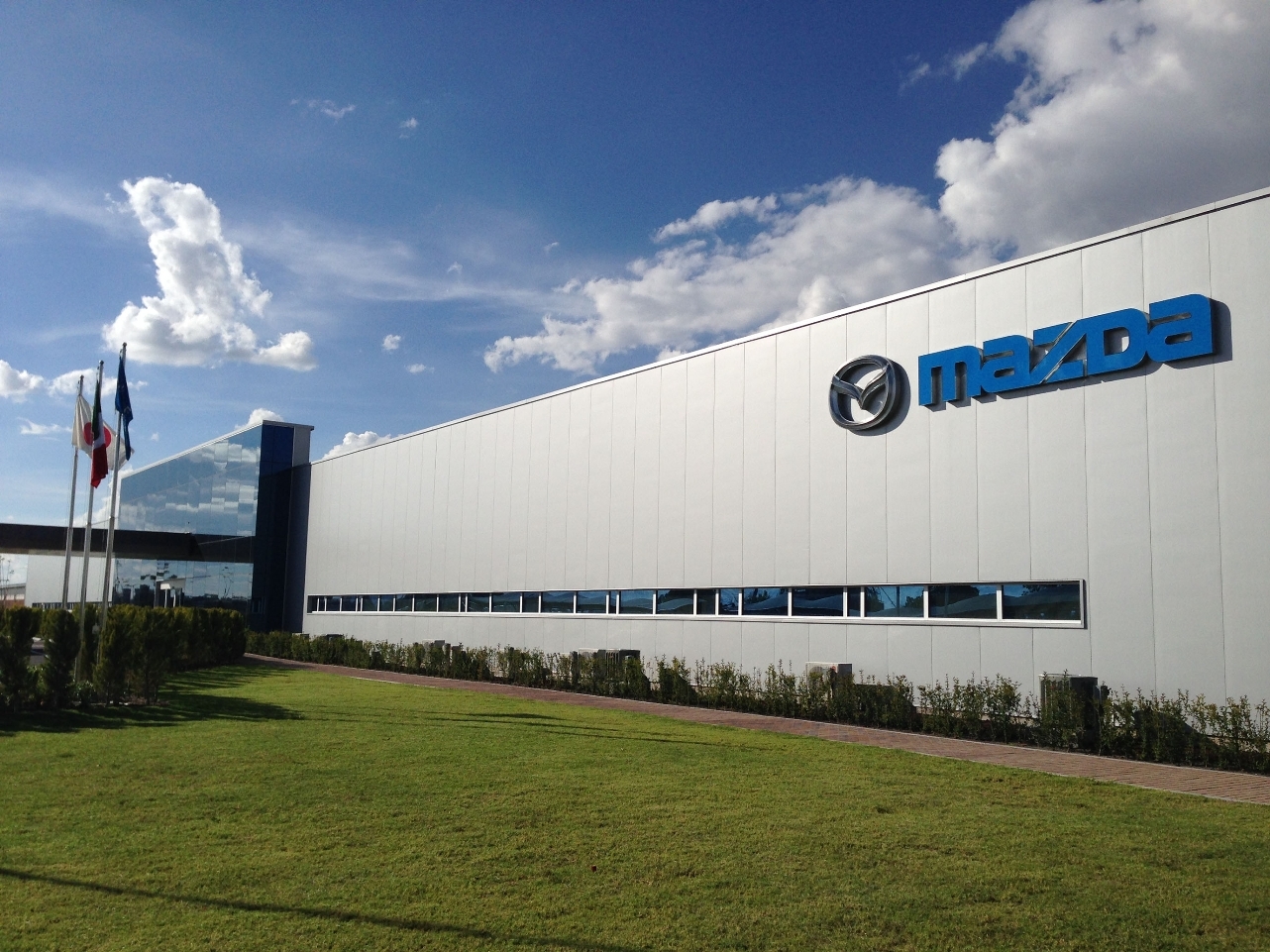 Mazda inizia la produzione nel nuovo impianto in Messico
