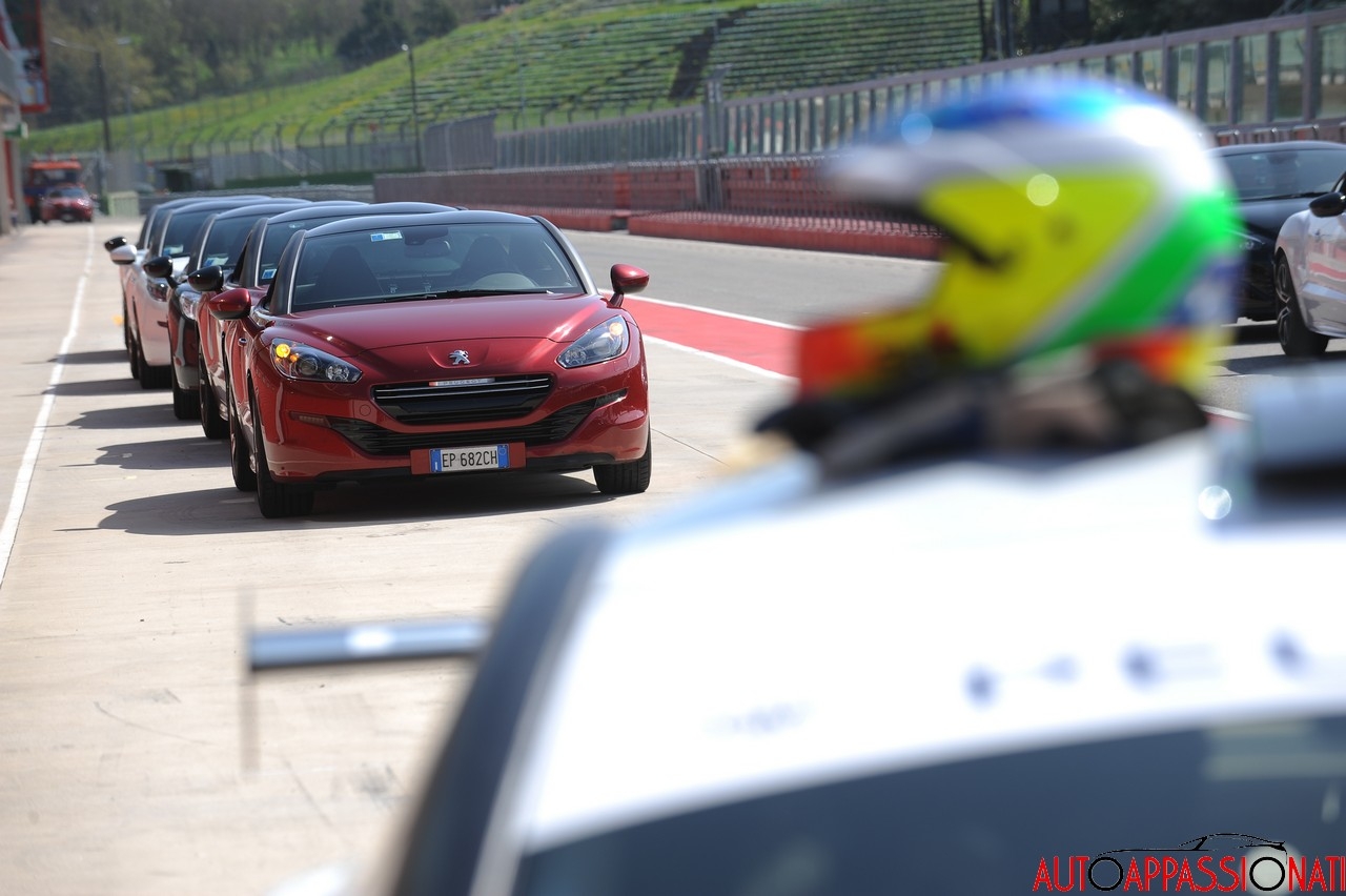Peugeot RCZ vs. RCZ Cup: la prova in pista