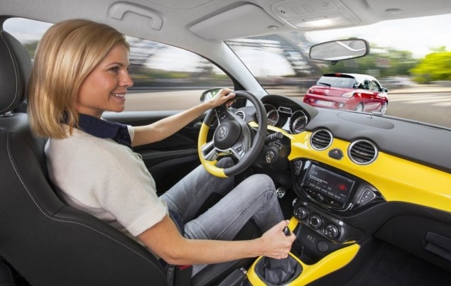 Opel ADAM si aggiudica l’Internet Auto Award 2014 di AutoScout24