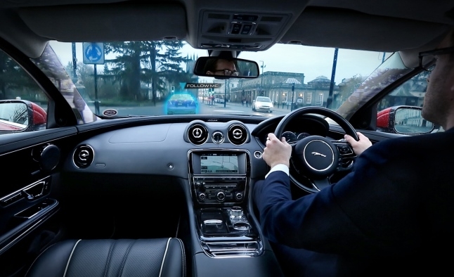 Tecnica: Jaguar Land Rover, i “montanti trasparenti ” e “follow me”