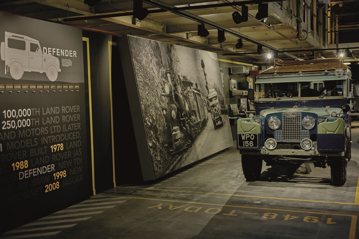Land Rover celebra il Defender con una replica della linea di produzione del 1948