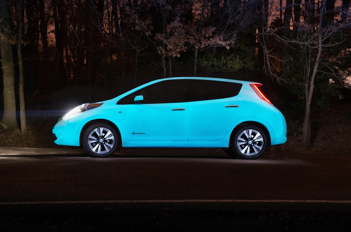 Nissan è la prima ad utilizzare la vernice fluorescente