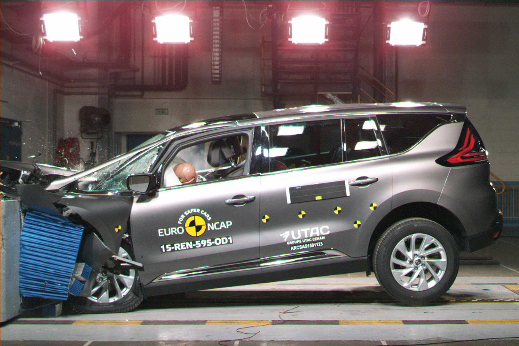 Renault Espace: 5 stelle ai nuovi test Euro NCAP