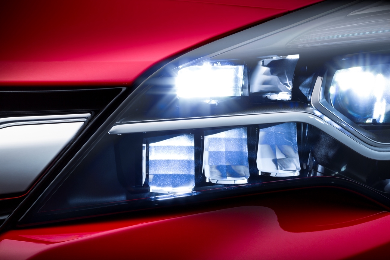 La futura Opel Astra avrà le luci IntelliLux a matrice di LED