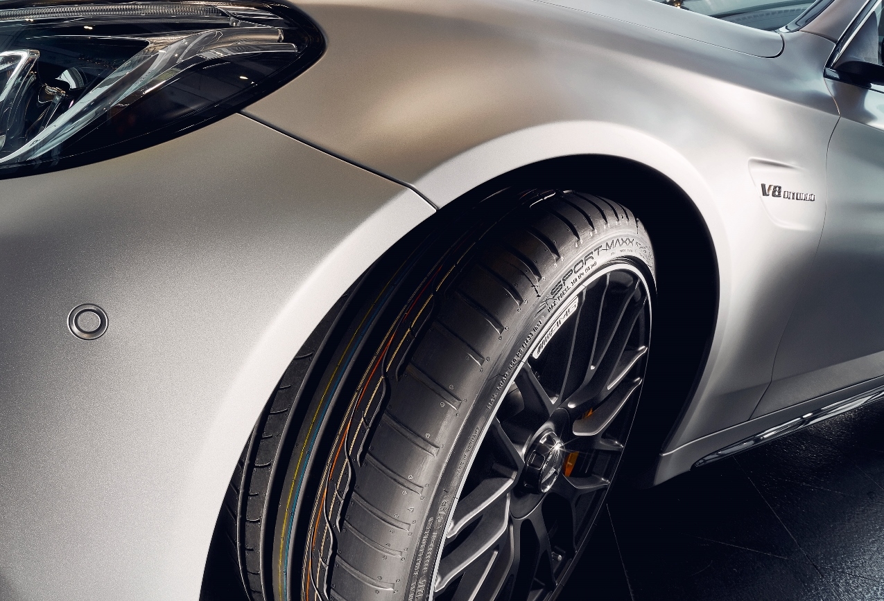 Dunlop equipaggia la Mercedes-AMG C63