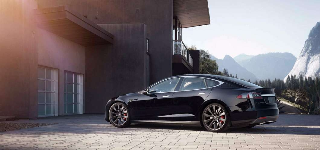 Tesla Model S da record: da 0 a 100 in 3 secondi