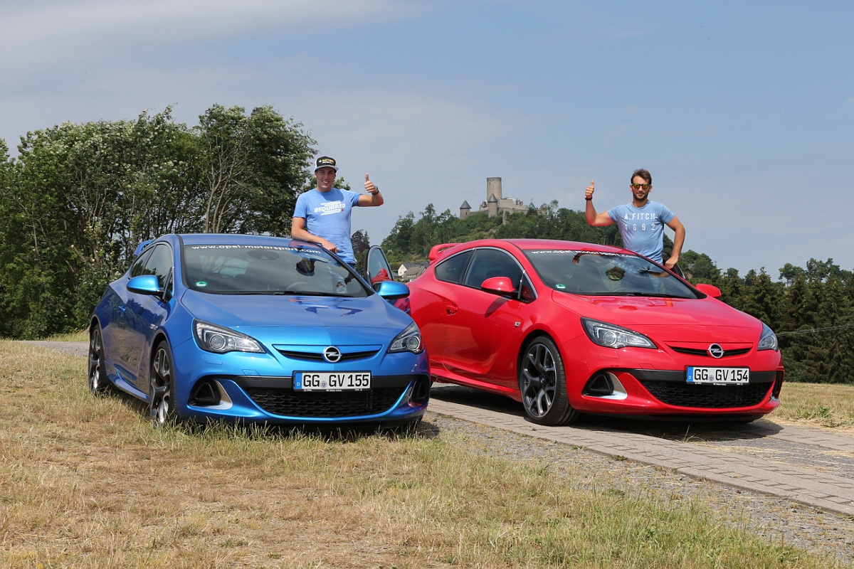 Espargarò e Cardús guidano la Opel Astra OPC al Nürburgring