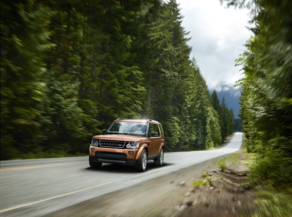 Land Rover propone due edizioni speciali della Discovery: Landmark e Graphite