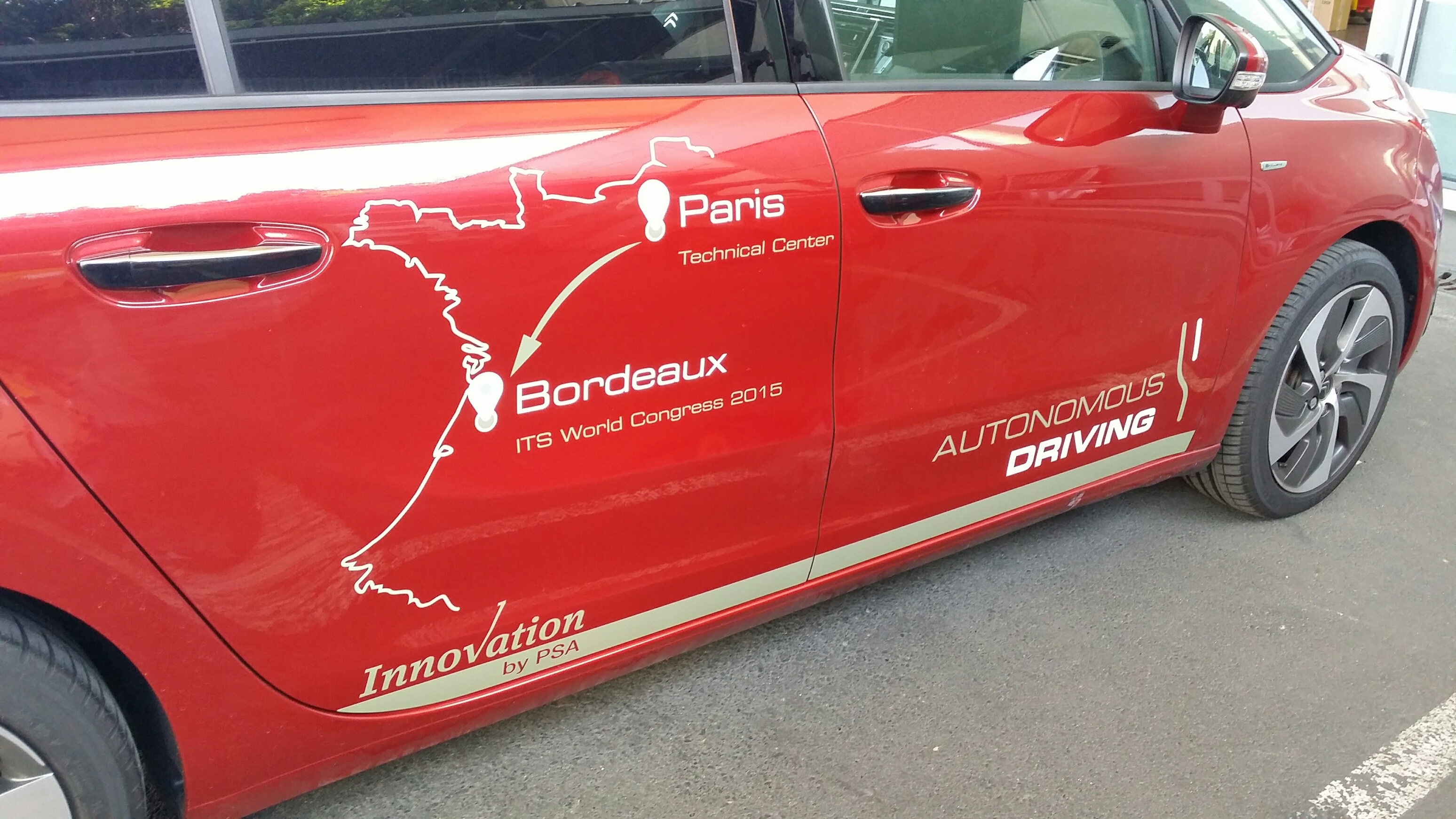 Un prototipo PSA percorre il tragitto Parigi-Bordeaux