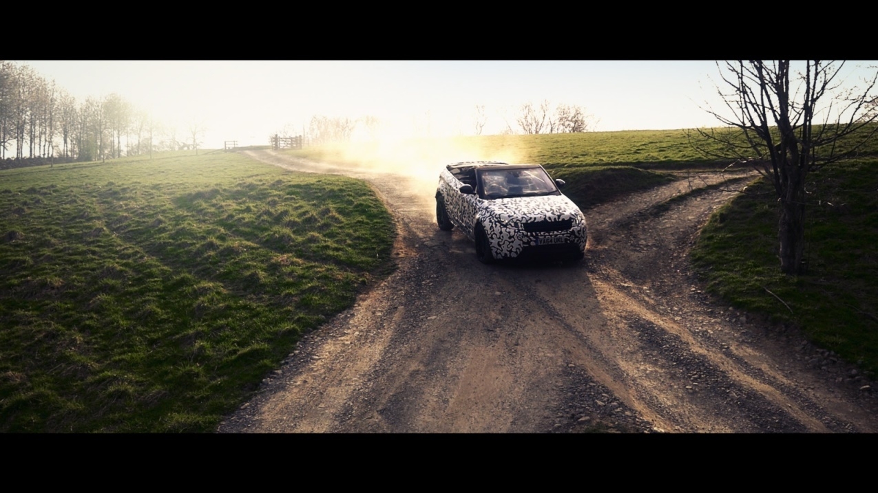 Range Rover Evoque Convertibile supera a pieni voti tutti i testi all-terrain
