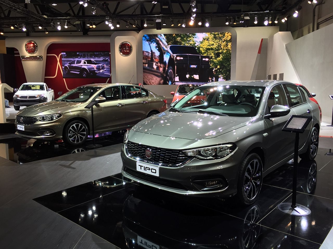 Fiat Tipo al Salone di Dubai 2015