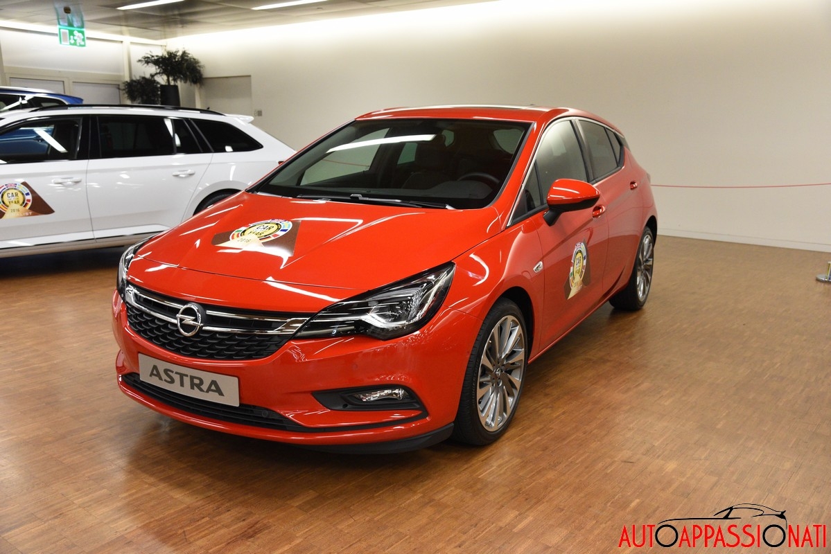 Opel Astra è Car of the Year 2016