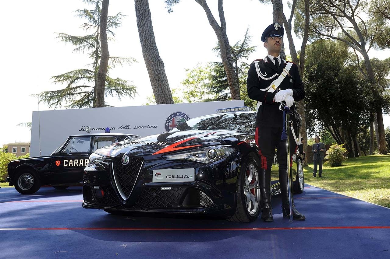 Consegnate due Alfa Romeo Giulia Quadrifoglio ai Carabinieri