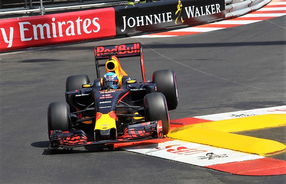 Qualifiche F1, Montecarlo: giro mostruoso di Ricciardo, battute le Mercedes e Vettel quarto