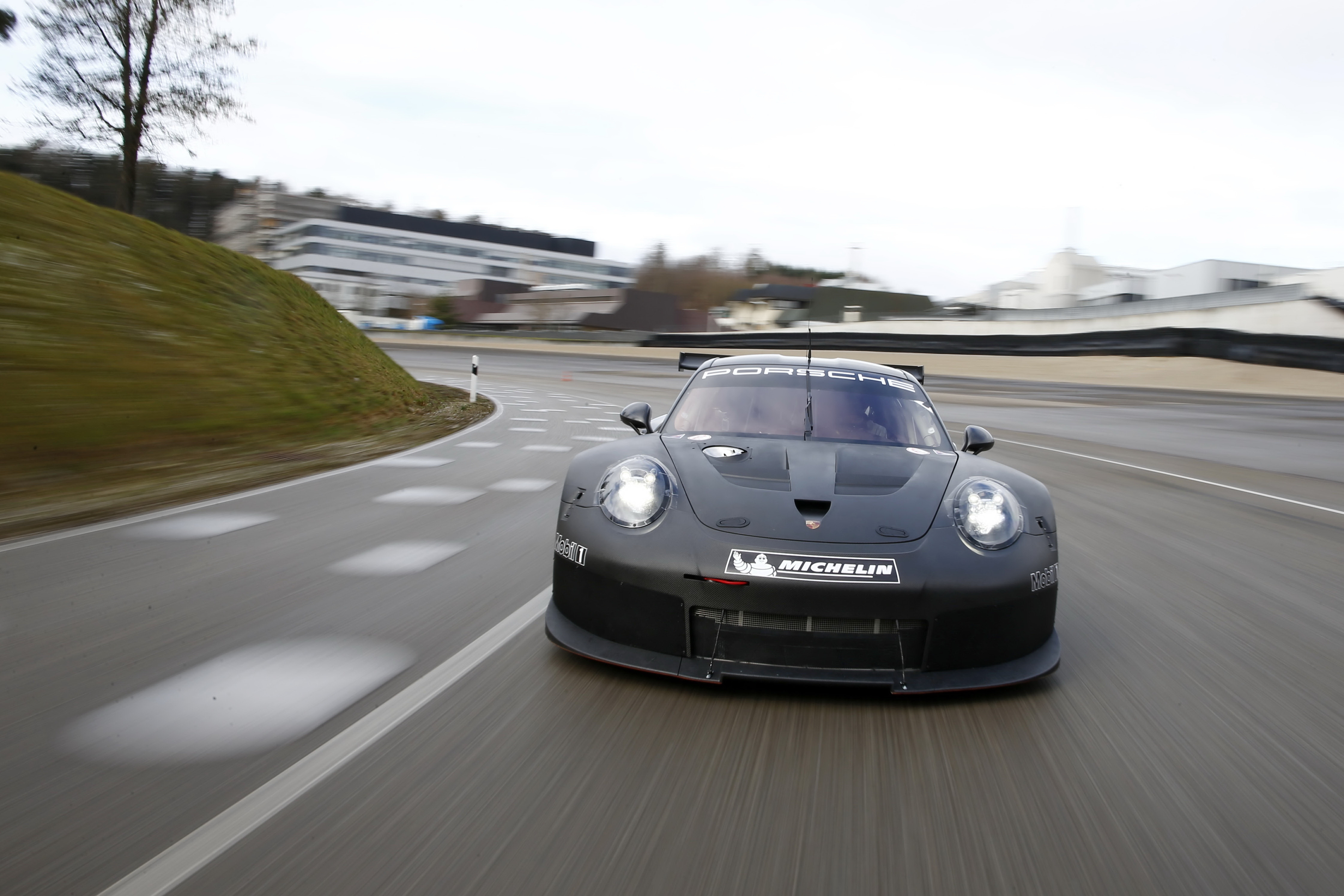 La Nuova Porsche 911 RSR inizia i test