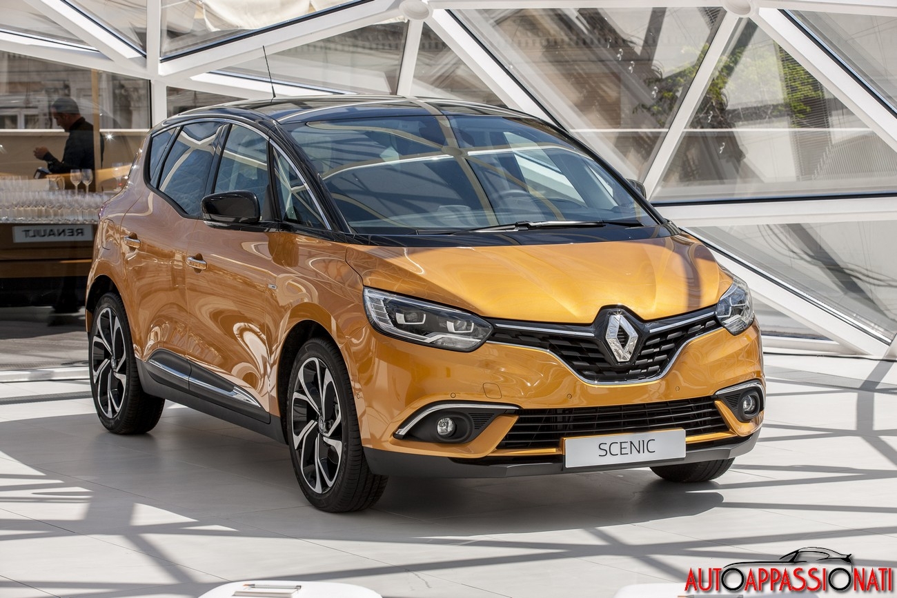 Nuova Renault Scenic: la monovolume che strizza l’occhio ai crossover