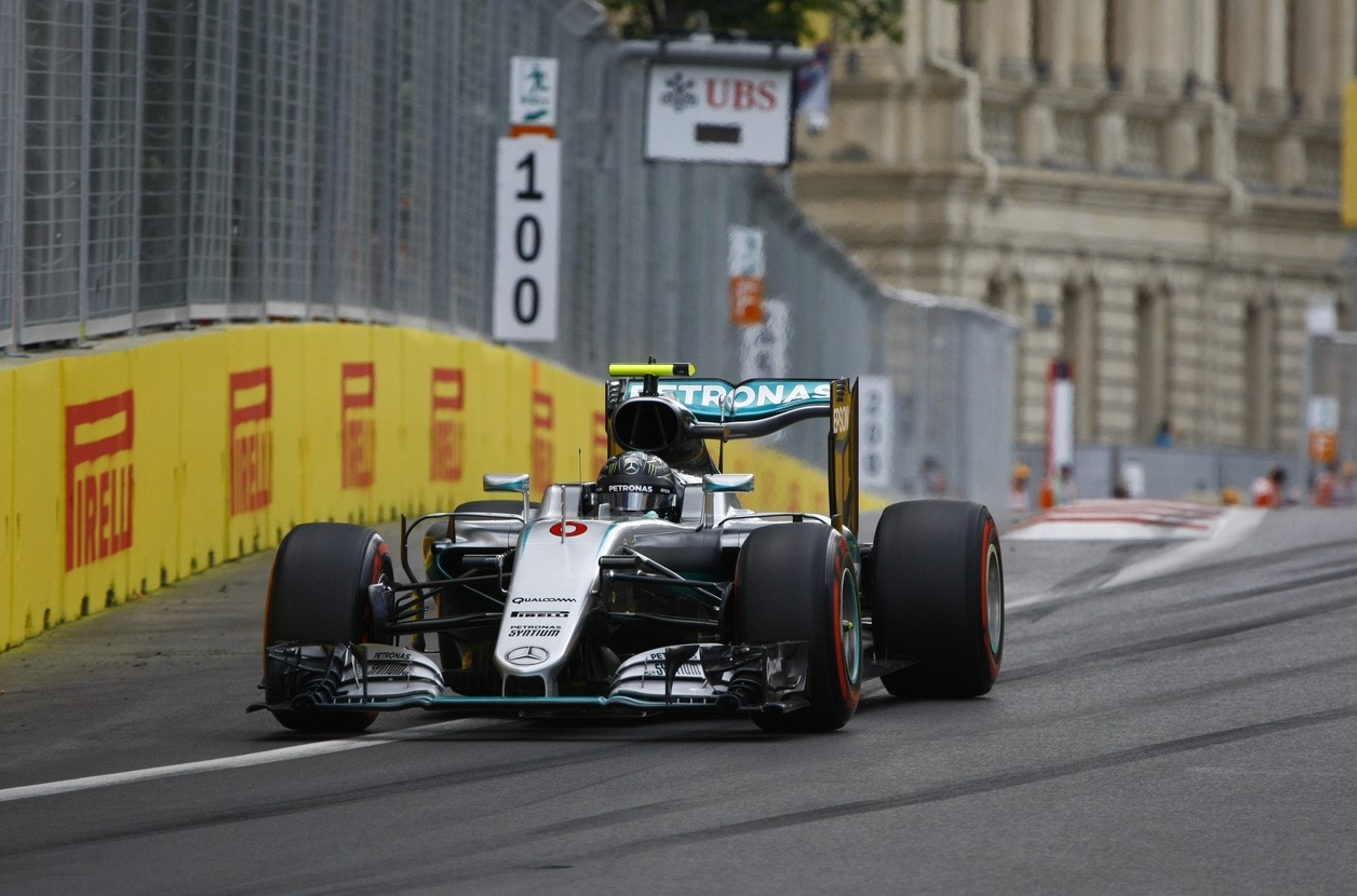 Formula 1 | A Baku vince Rosberg davanti a Vettel. Terzo Perez che beffa Raikkonen