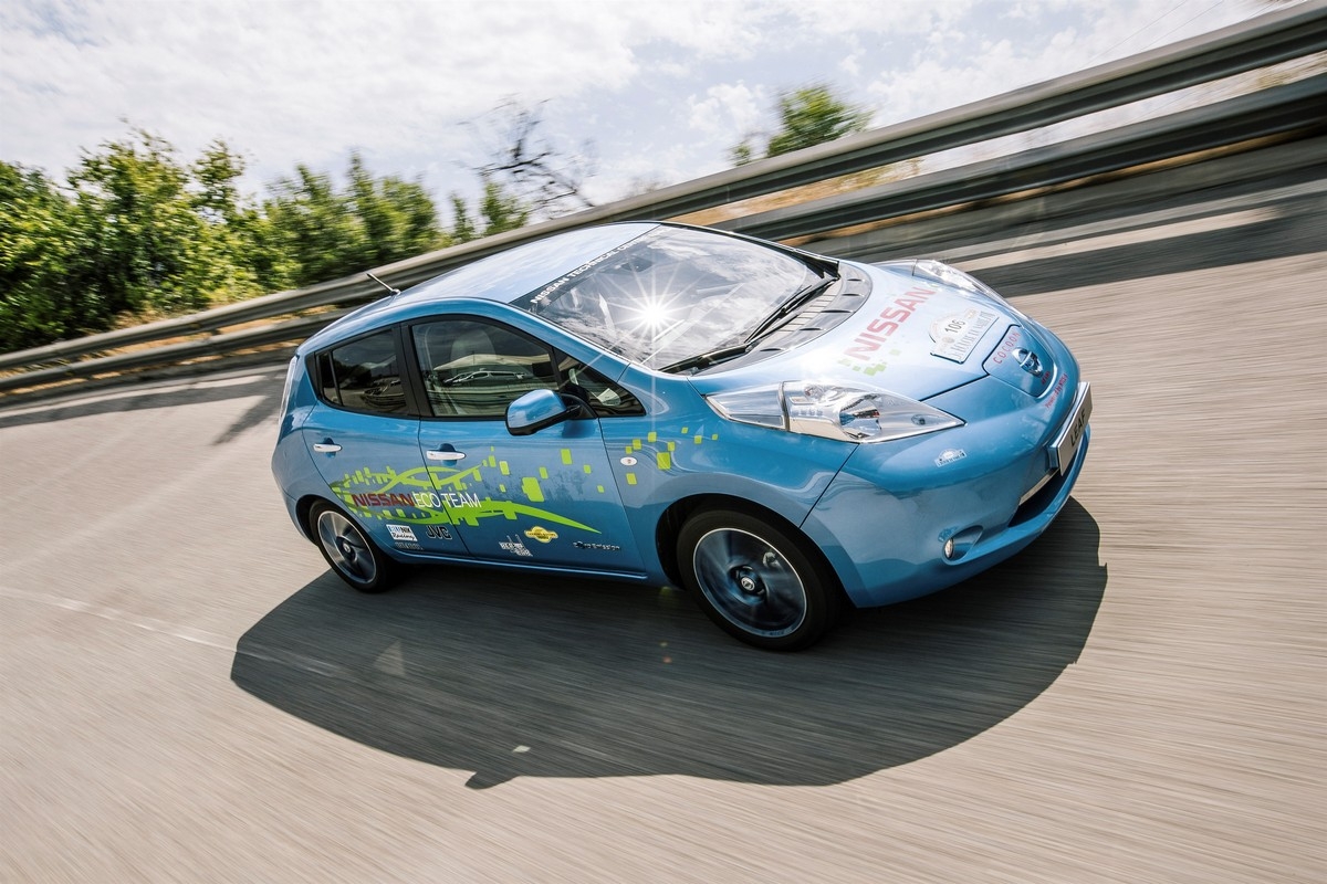 Nissan accelera sullo sviluppo della Leaf elettrica