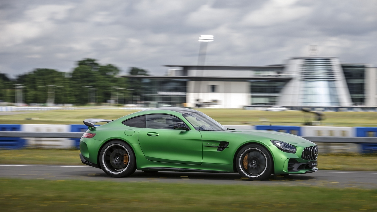 Mercedes-AMG GT R: è suo il tempo record dell’inferno verde