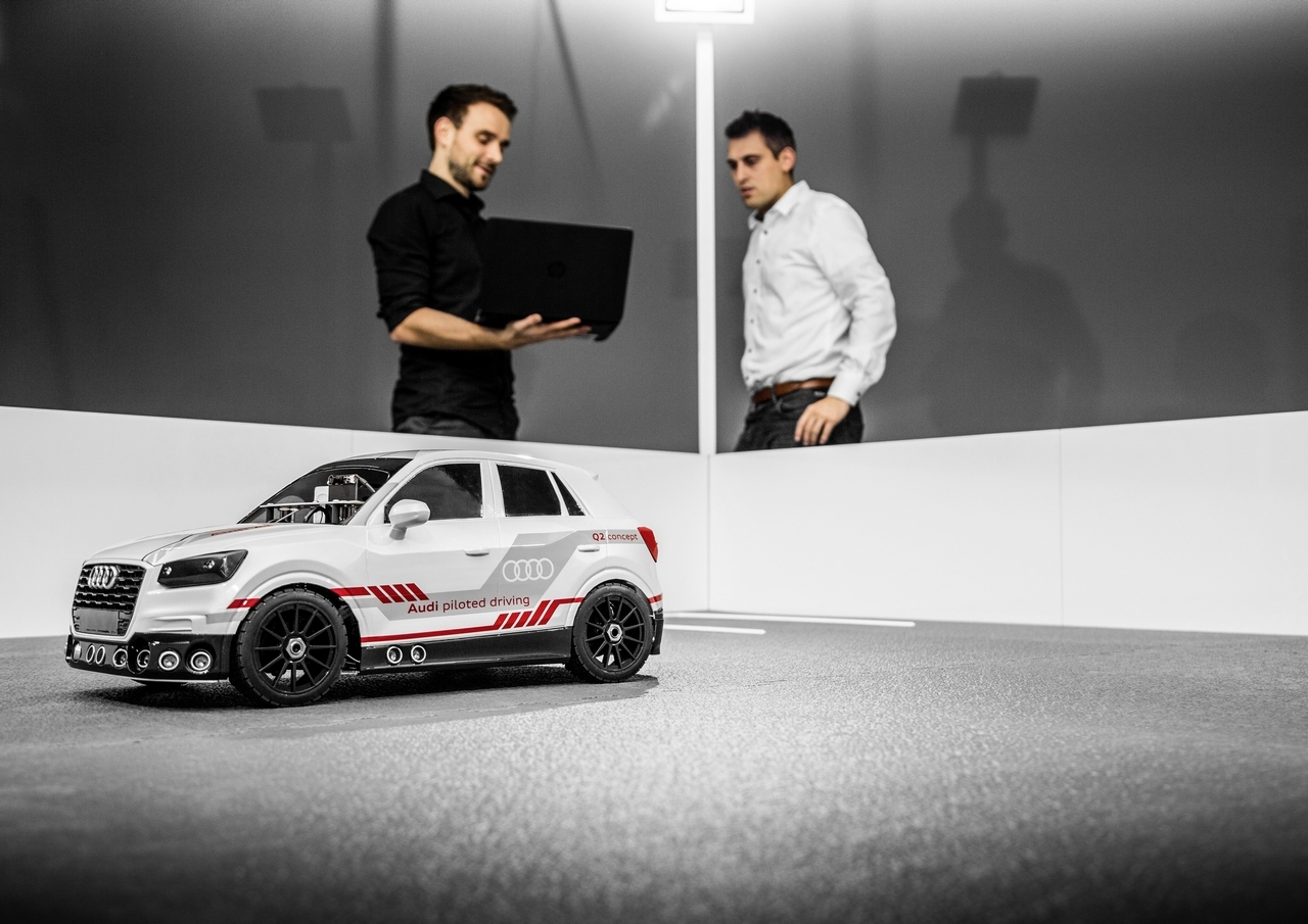 Parcheggio automatico intelligente: Audi non sta a guardare