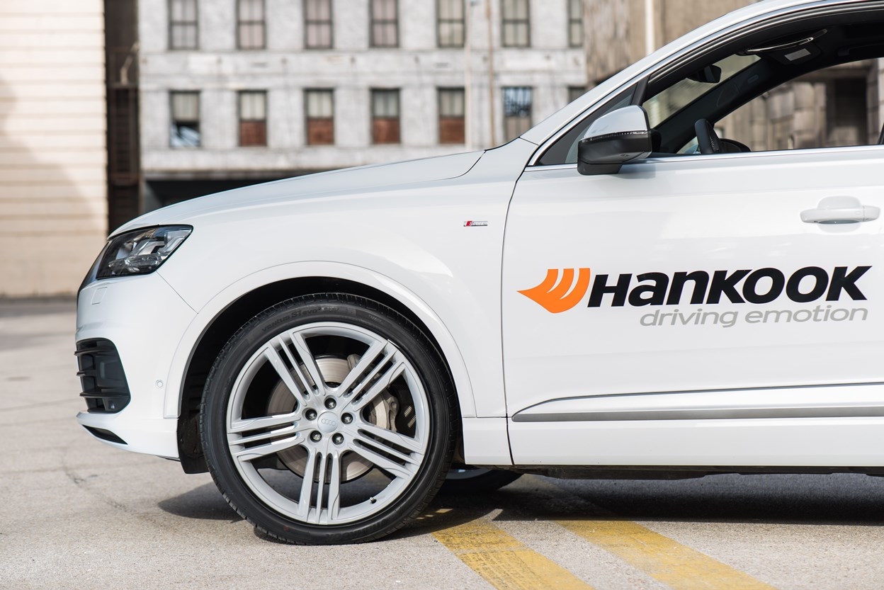 Tecnica: “Sound absorber” di Hankook in equipaggiamento sull’Audi SQ7.