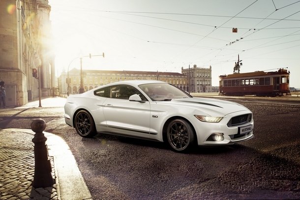 Due nuove Ford Mustang: Black Shadow e Blue Edition