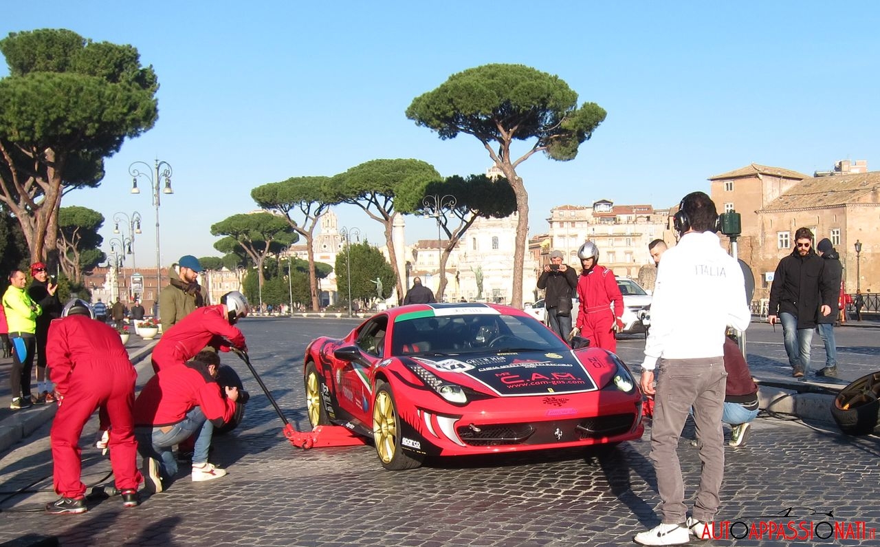 Pitstop per aiutare Amatrice a bordo della Ferrari 458 Italia