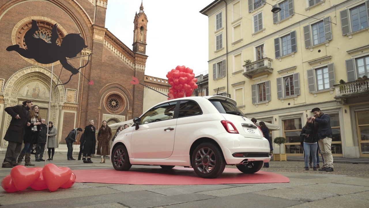 Per San Valentino Fiat 500 veste i panni di Cupido