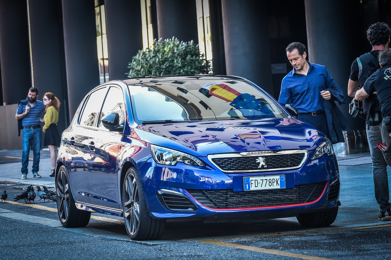 Stefano Accorsi è #sensationdriver, la nuova web serie by Peugeot.