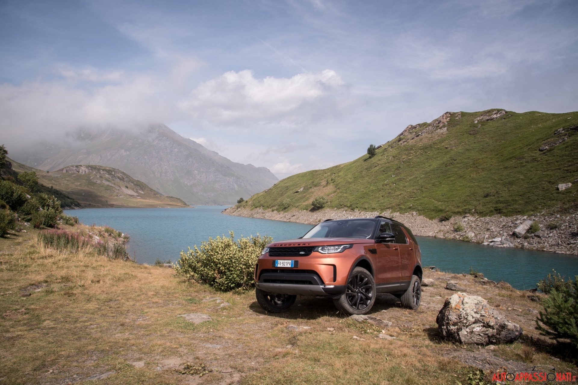 Land-Rover-Discovery-5