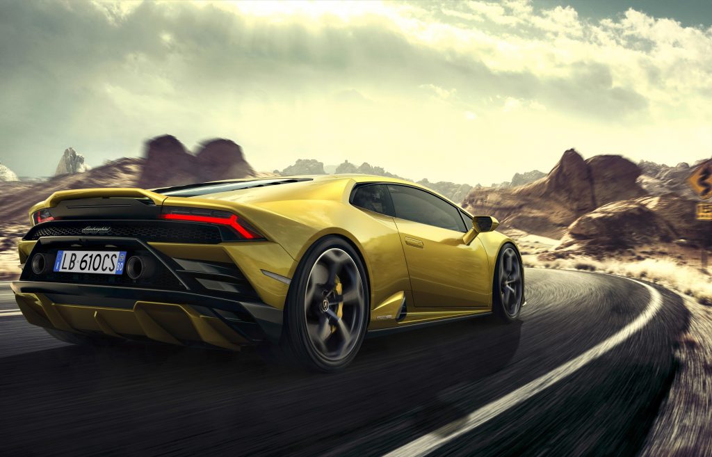 Dettaglio tre quarti posteriore dinamico di Lamborghini Huracan EVO RWD Giallo Belenus