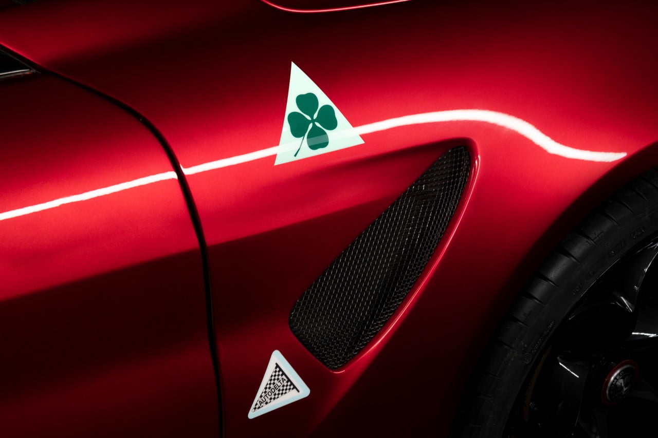 Alfa Romeo Giulia GTA logo quadrifoglio Autodelta