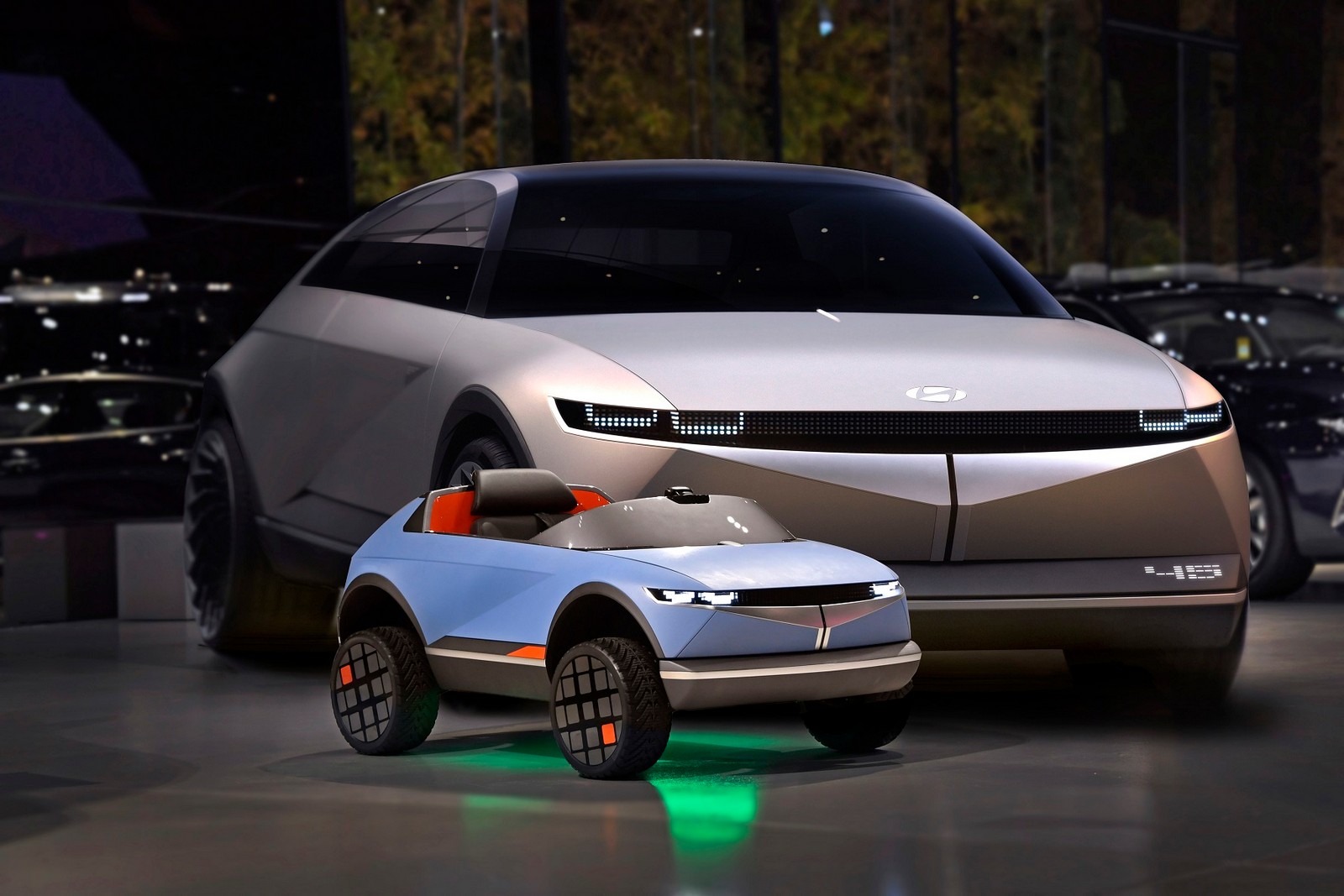 Hyundai: dei teaser svelano la più piccola auto elettrica mai realizzata