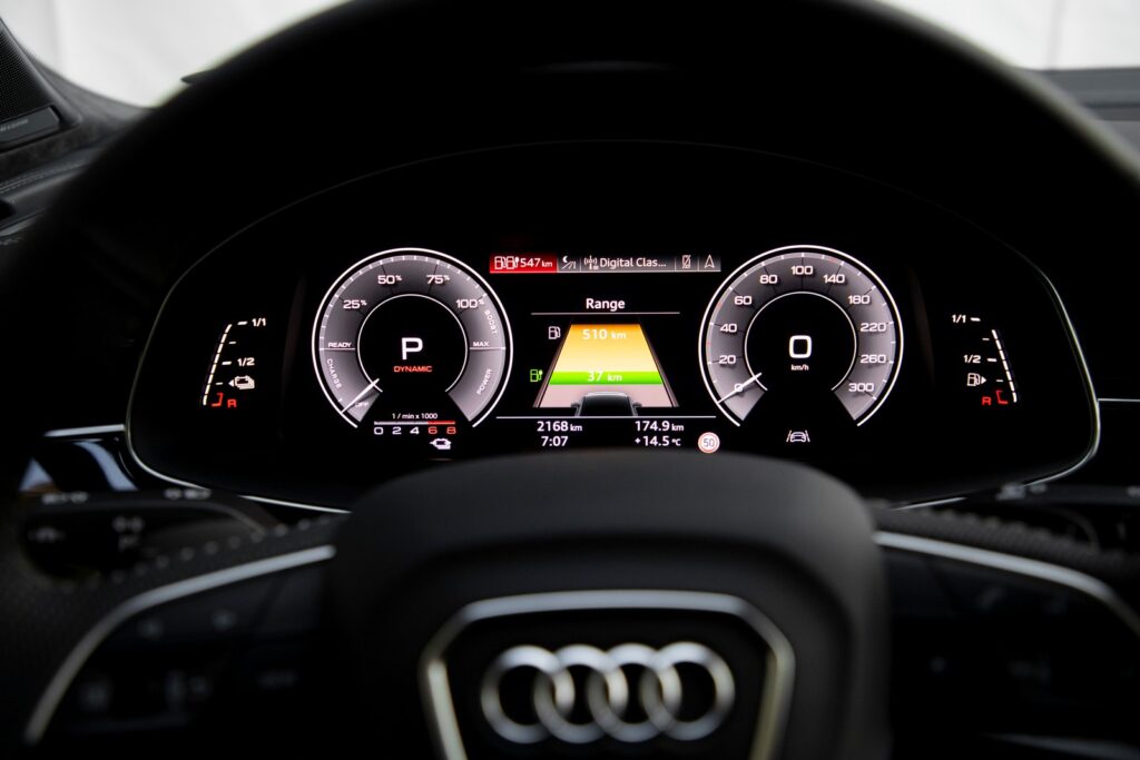 Audi Q7 TFSi-e dettglio display