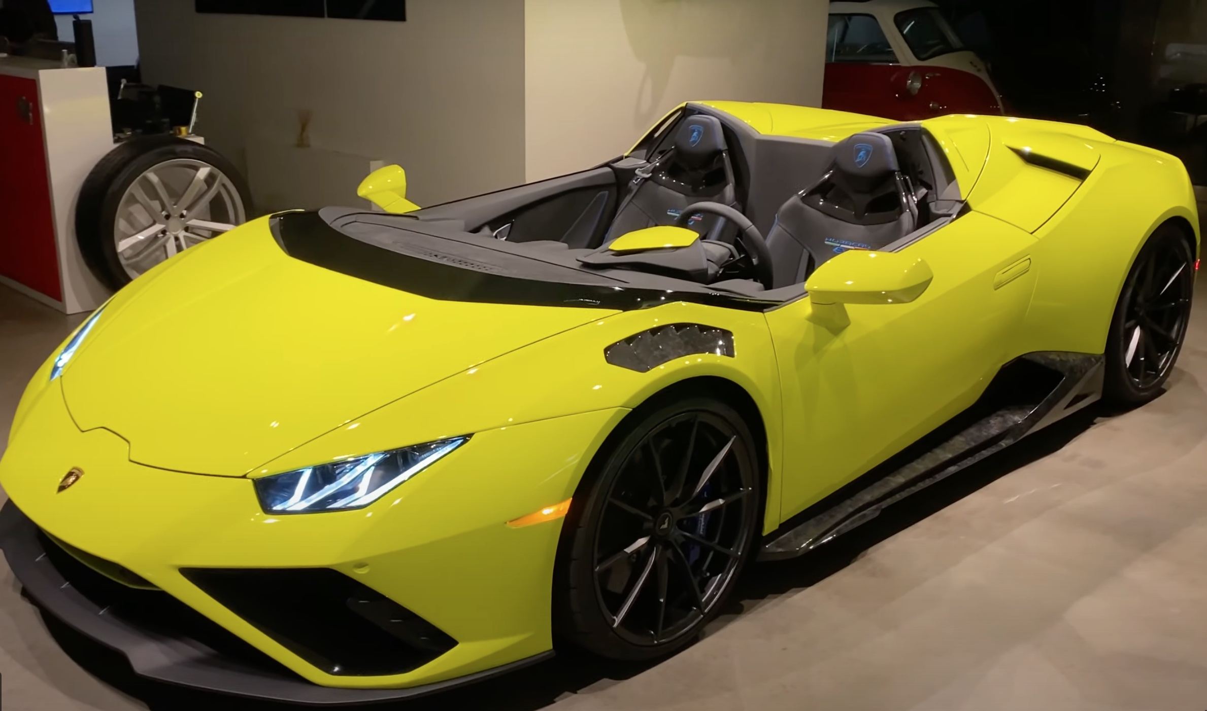 Lamborghini Huracan, via il parabrezza e diventa barchetta [VIDEO]
