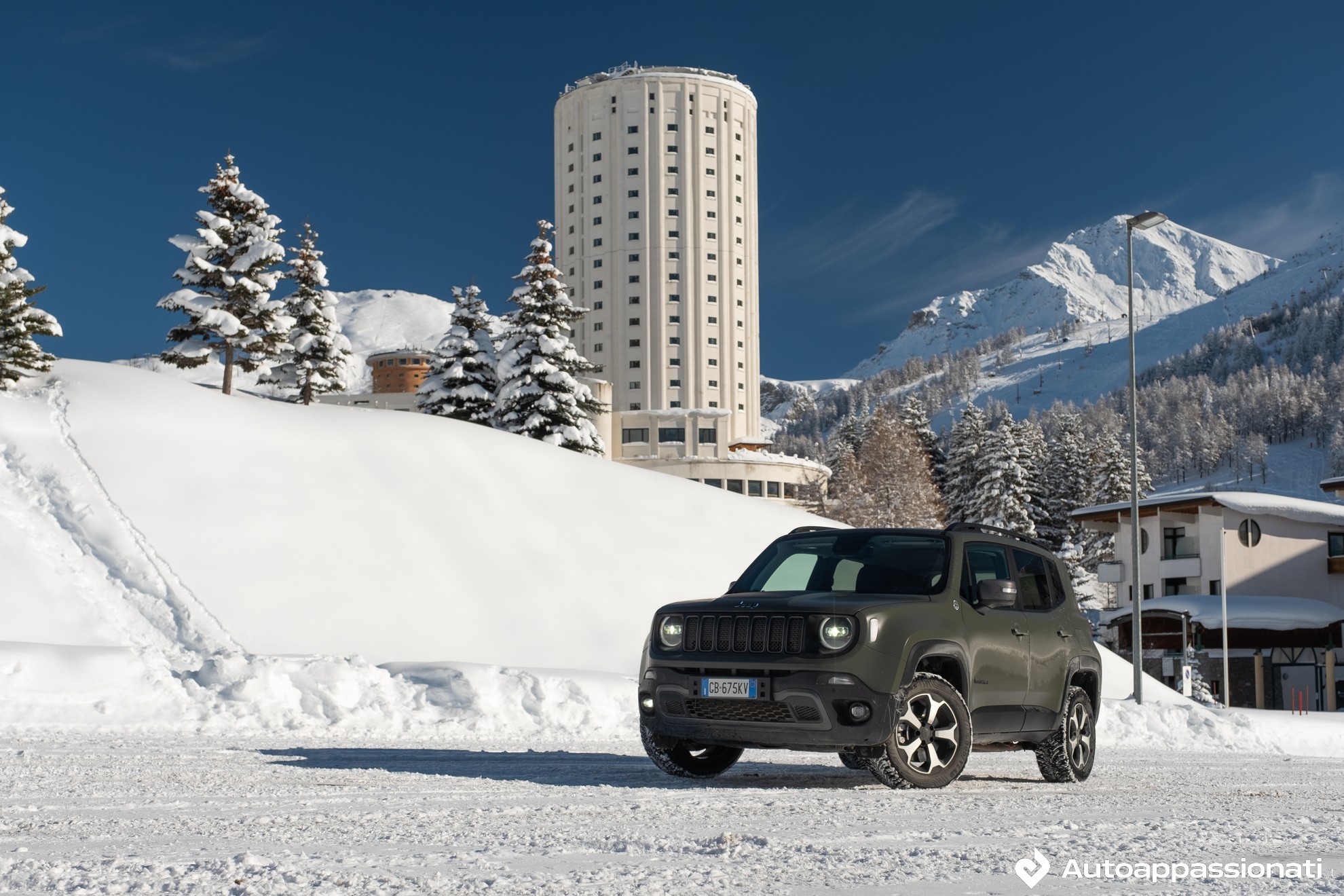 Neve, montagne e fortezze: il Piemonte a bordo della Jeep Renegade 4xe | Percorsi Italiani