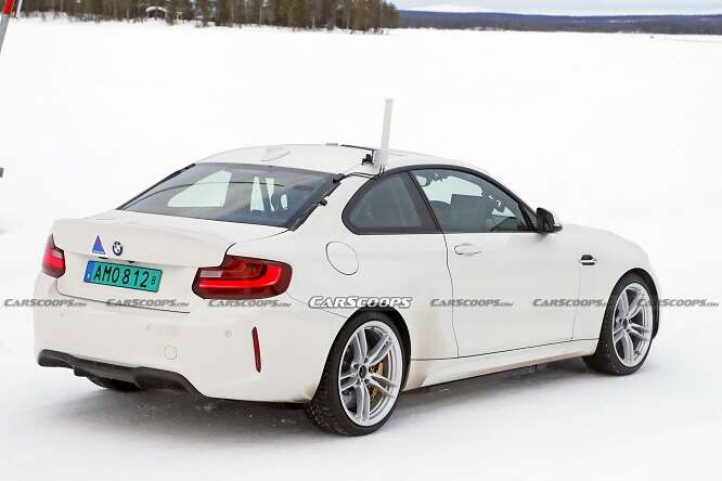 Avvistato un misterioso muletto di BMW M2: sarà la prima “M” elettrica?