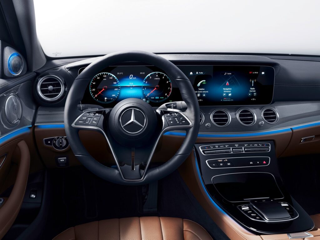 Interni Mercedes benz 2021 volante capacitivo