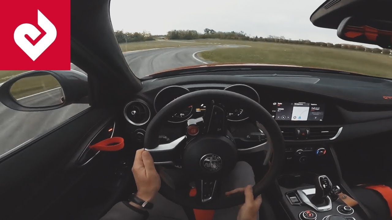A bordo della Giulia GTAm in pista: l’abbiamo portata al limite [VIDEO]