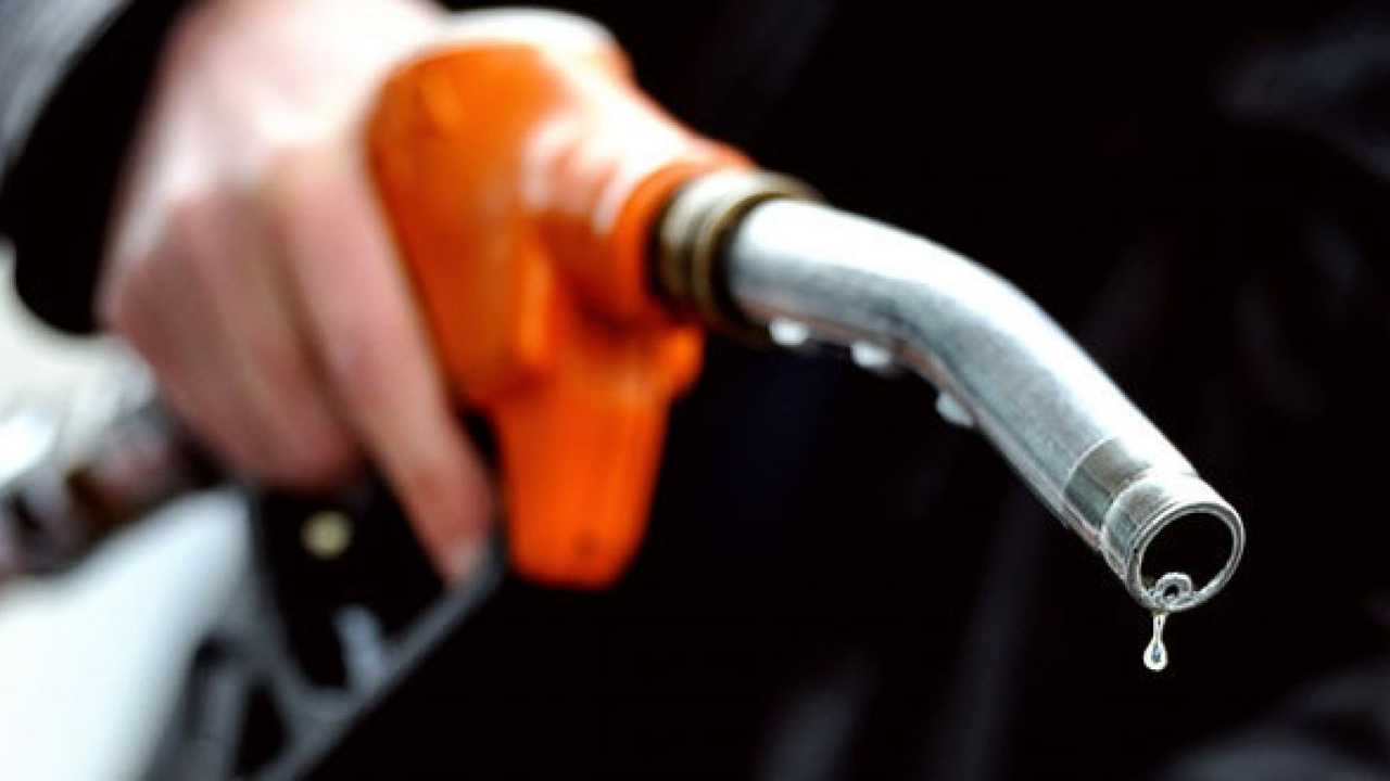 Prezzo carburante: gasolio sopra inizio guerra. Dati impietosi da inizio anno