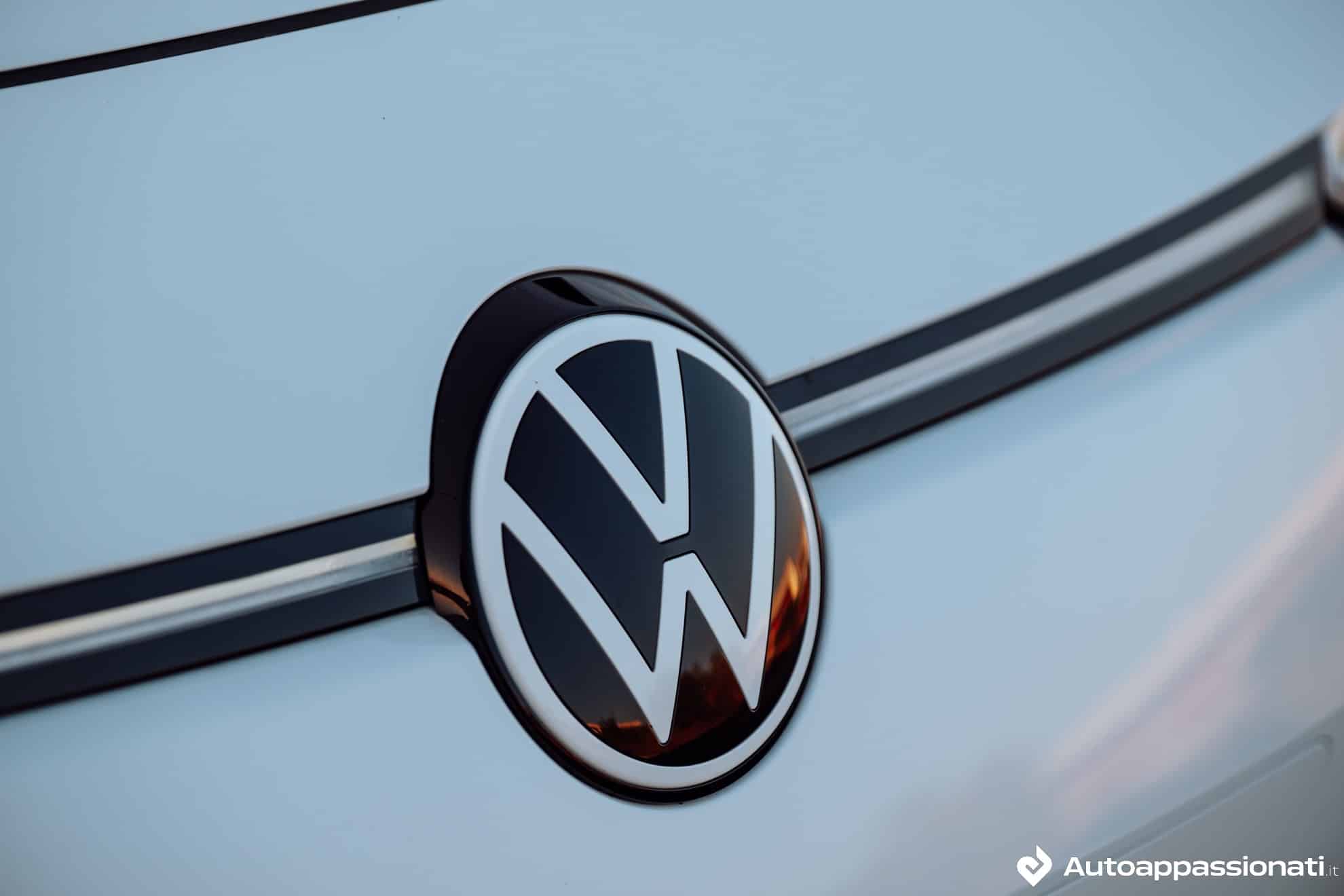 Volkswagen costretta a richiamare 10.000 vetture per difetti alle batterie