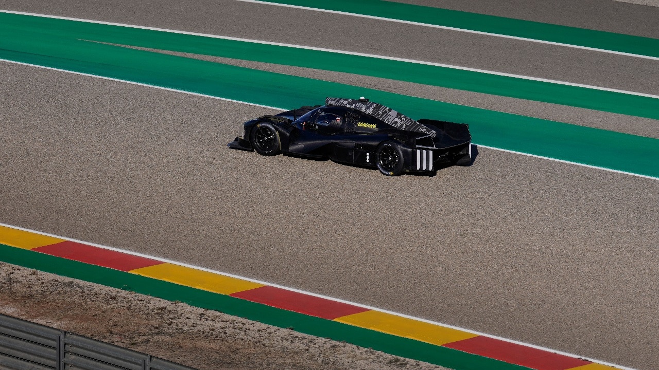 Peugeot 9X8 in pista senza ala posteriore: i primi test ad Aragon