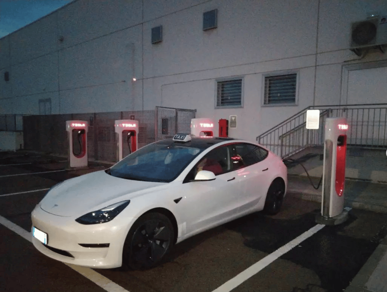 Tesla Model 3 Taxi antotaxi